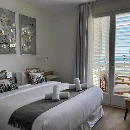Spaces Seaside Paradise, Beachfront * Сиджес